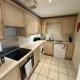 Woking 2-Bed Flat with Balcony, En-Suite and Parking - Foto 6