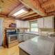 Hot Tub, Fire Pit Waynesville Getaway Near Hiking, Кантон (фото 8)