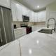 Spacious Modern 5-Bedroom House, Close to Downtown Tampa, Tampa (foto 10)