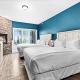 Breathtaking Lake Views Studio, 2 Queen Beds, Fireplace and Heated Indoor and Outdoor Pools