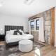 2 Private King Suites - Walk to Nightlife