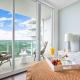 MVR Suite with Poolside Sips and Biscayne Backdrop Miami - Fotografie 4