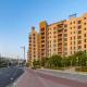 Chic Apt by Burj Al Arb 5 Star Amenities and Pool, Dubai - Foto 2