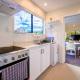 Sunny Stunner by the Sea Browns Bay Escape, Окленд - Фото 9