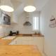 HostWise - Stylish Flat near Bica Elevator, Lisbon - Photo 5