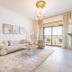 Balcony Overlooking Community 2BR with Assistant Room, Minutes Away From the Beach, Madinat Jumeirah Living Rahaal 2, Jumeirah by Deluxe Holiday Homes, Dubaj - Fotografie 1