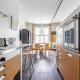 Town Hall Square view Design Apartment, Tallin (foto 6)
