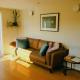 Kowhai Apartment - private opposite golf course central Wanaka - Photo 1