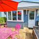 Dart Haven - cheerful holiday bungalow in Galmpton, Galmpton - Photo 1