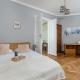 Charming Apartments with Desk in Downtown Cracow by Noclegi Renters Kraków - Zdjęcie 3