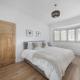 Spacious 4BR House with Parking & Garden, Londýn - Fotografie 1