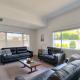 Spacious Remuera Bungalow with Parking and Aircon, Окленд - Фото 1