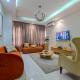 2 Bedroom at Lekki Phase 1 by Unik Triple E Lagos - Fotografie 1