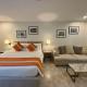 Sheryll Escapes - La Grande Phase 2, Grand KING Studio 517 with Balcony, Wifi & Netflix, Angeles (foto 7)