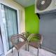 Sheryll Escapes - La Grande Phase 2, Grand KING Studio 517 with Balcony, Wifi & Netflix, Angeles (foto 9)