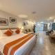 Sheryll Escapes - La Grande Phase 2, Grand KING Studio 517 with Balcony, Wifi & Netflix, Angeles (foto 10)