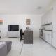 Fabryczna Modern Apartment with Balcony & Parking in Cracow by Noclegi Renters Cracovia - Foto 10