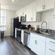 Skyline Escape 1-Bedroom with Balcony and Roof-Top Pool, Los Angeles - Foto 2