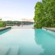 Secluded 3 Acre 5 BR Resort with a Private Heated Salt-Water Pool, Hot tub, Boat Dock, Sauna, and Game Room, Louisa