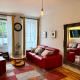Stylish 2BR Grassmarket Flat with Castle Views & PS5 Эдинбург - Фото 2