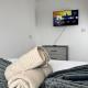 6B 3Bath - Free Parking - TVs In EVERY Room Liverpool - Photo 2