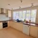 6-Beds, Private Road, Beautiful Garden Ickenham - Foto 8