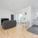 Air Conditioned Apartment in Warsaw with Parking, Balcony and Bathtub by Noclegi Renters, Varsavia - Foto 8