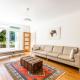 Chic Highgate Retreat with Garden & Gym, London - Photo 4
