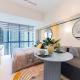 The Amber Room at 38th Park Avenue IT Park Cebu - Walk to Ayala and Cafes with fast WiFi, Cebú