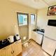 Two Bedroom Airport Flat Free Wi-Fi Parking Peaceful Stay, Окленд - Фото 5