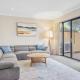 Pyramids Hideaway with Pool - Walk to Beach and The Cut Golf Course, Dawesville (foto 9)