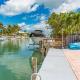 Keys Dream - Luxury Waterfront Home, Beach Club w Pool, 37' Dock, Key Colony Beach