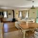 2 Bed House - Sleeps 4 - Fishing - Parking - Patio Abergavenny - Foto 7