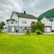 Spacious holiday home by the fjord and mountains, Sæbø (Foto 4)