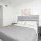 3-Bed High-Rise with Panoramic Views, Pool & Spa, Los Angeles - Foto 8