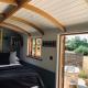 Ambrose Hut, Private, romantic, luxury Shepherd Hut with own Hot Tub, Southborough (fotografie 10)