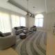 Amazing 4 bedrooms Villa private Beach and Pool In palm Jumeirah Dubai, Dubaï - Photo 2