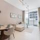 JVC apartment Sleeps 4 with Pool and Gym, Dubaï - Photo 6