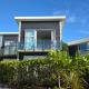 Beachside Studio Apartment with a View