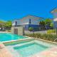 Beach Shacks 1 240m to Beach with Pool, Spa and Bbq, Casuarina - Fotografie 1