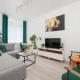 Bright Two-Bedroom Apartment in Nowa Huta by Noclegi Renters Cracovia - Foto 5