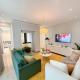 Luxurious 3-Bedroom & 3-Bathroom flat with Private Patio & Indoor Fireplace in Central Mayfair, Londýn - Fotografie 1
