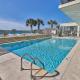 Windy Hill Beach-Sleeps 6-3bed2bath-Oceanfront-Pool-WIFI-TV-16 Foot Balcony, Myrtle Beach - Fotografie 8