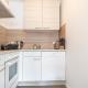 Chic 1BR & 1LR Apt only 9 Min to City Center, King Bed, Metro Access, Wien - Foto 6