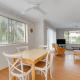 Stylish 2BR in Central Gold Coast Walk to Beach - Foto 8