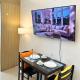 Cozy Luxe Stay 55 inch 4k Ultra TV and Amenity View, Manila - Foto 5