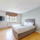 Lovely 3 Bed With Patio 5 Min Walk to Bus Stops, Londýn - Fotografie 3