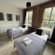 4 Bedroom House - 3 Bathroom, Sleeps 9, with Unlimited Wi-Fi, Free Parking - 8DSC, Coventry (photo 2)