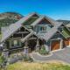 Mount Finlayson View Villa by EMR Vacation Rentals, Victoria