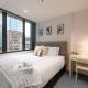 Chic 1BR City Escape W Pool & Gym, Melbourne (Foto 3)